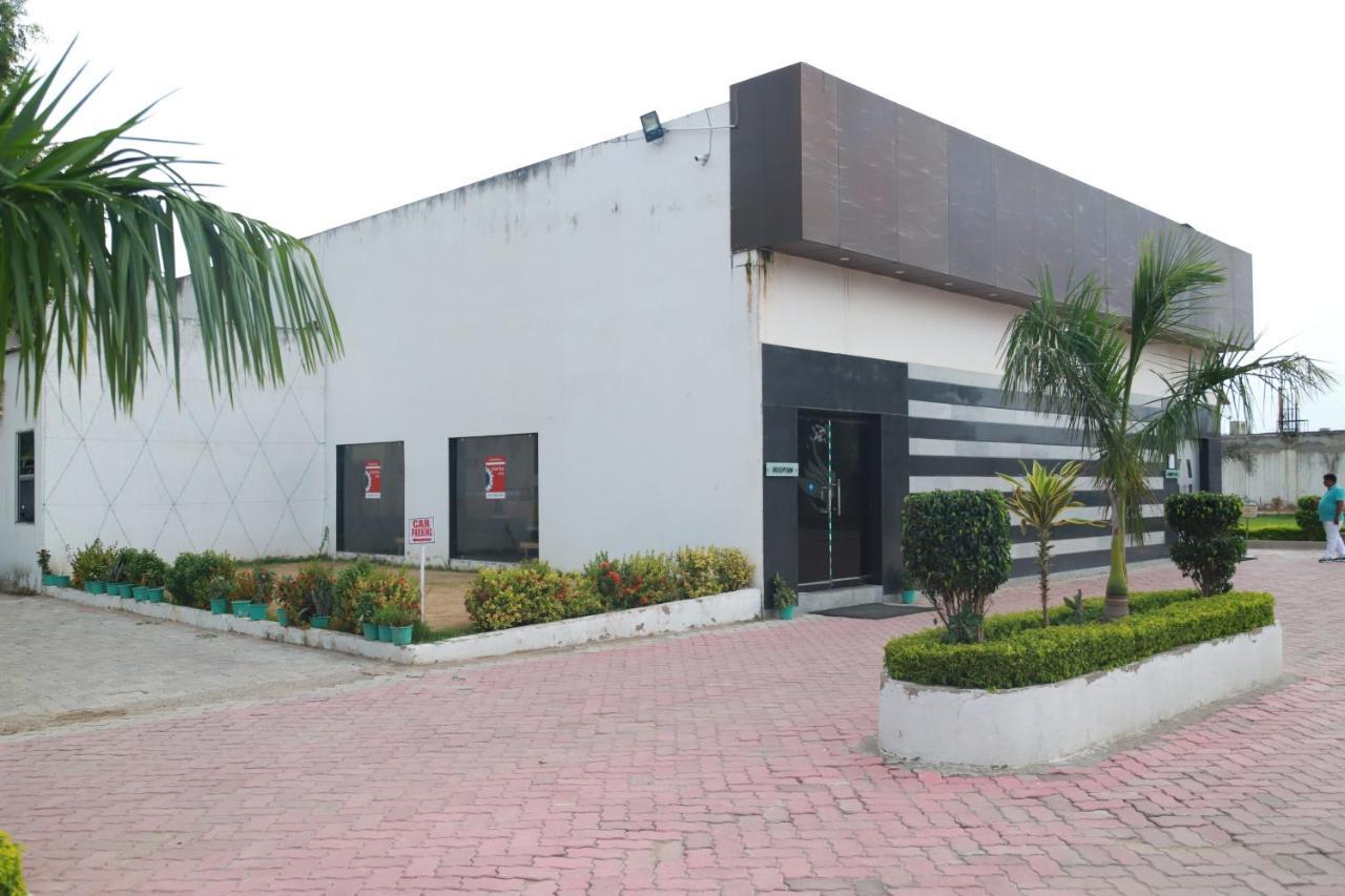 גאיה Hotel Sukhdeo Palace מראה חיצוני תמונה