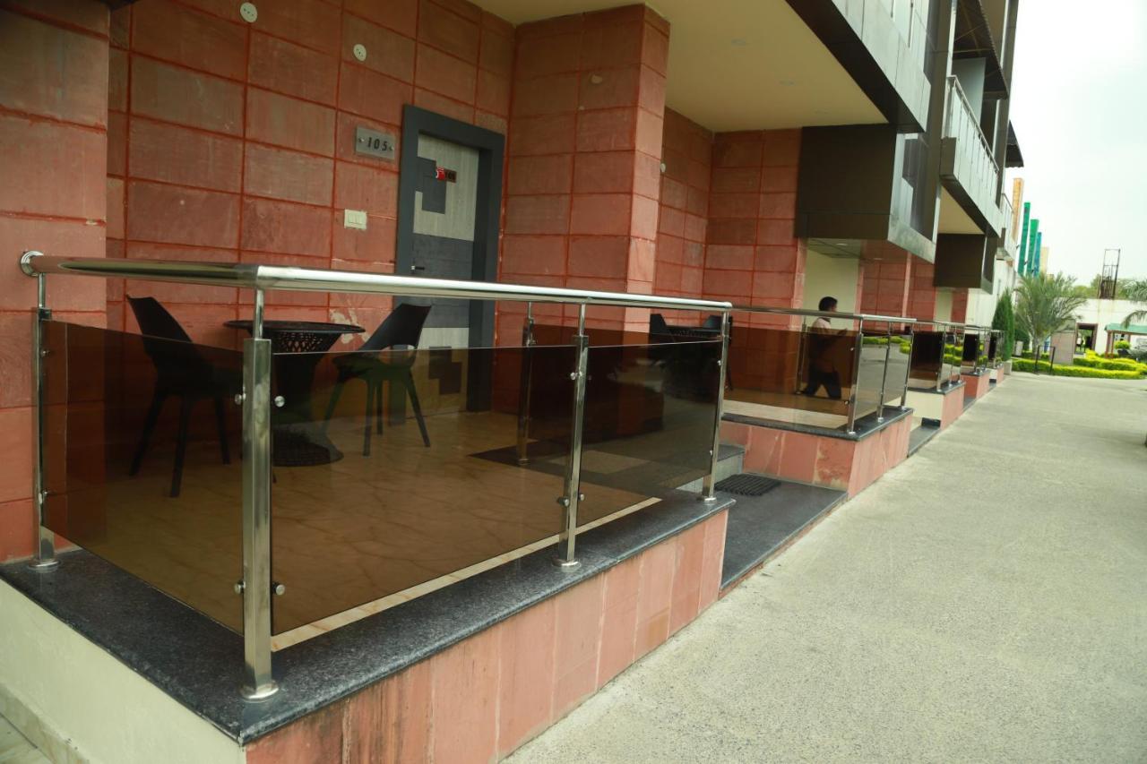 גאיה Hotel Sukhdeo Palace מראה חיצוני תמונה