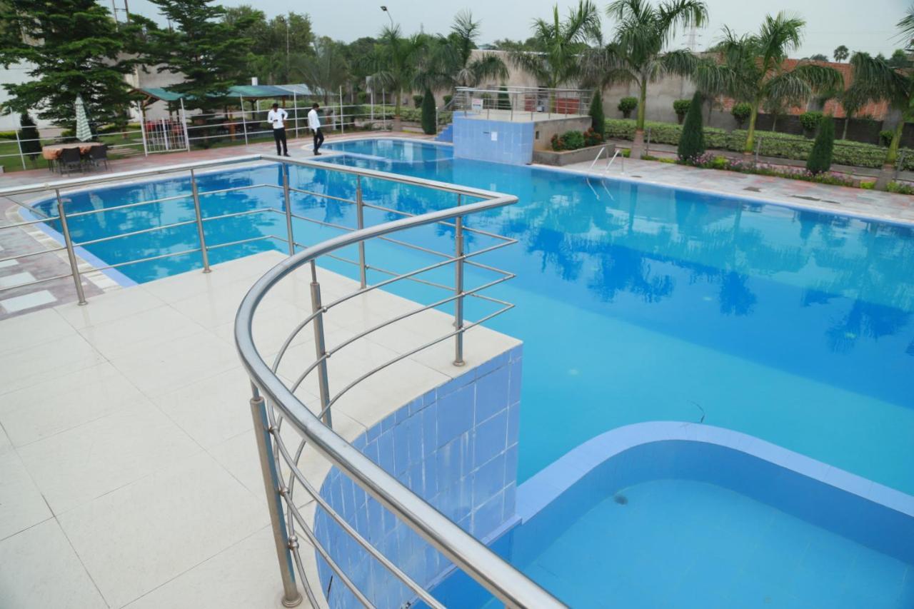 גאיה Hotel Sukhdeo Palace מראה חיצוני תמונה