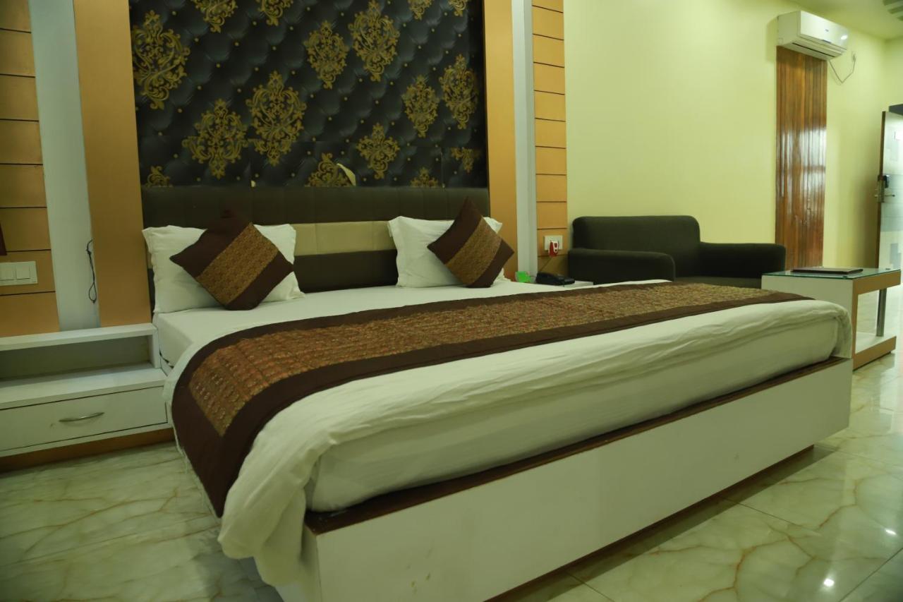 גאיה Hotel Sukhdeo Palace מראה חיצוני תמונה