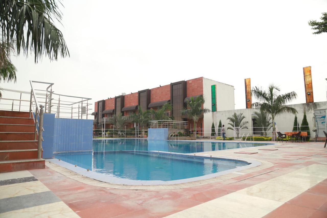גאיה Hotel Sukhdeo Palace מראה חיצוני תמונה