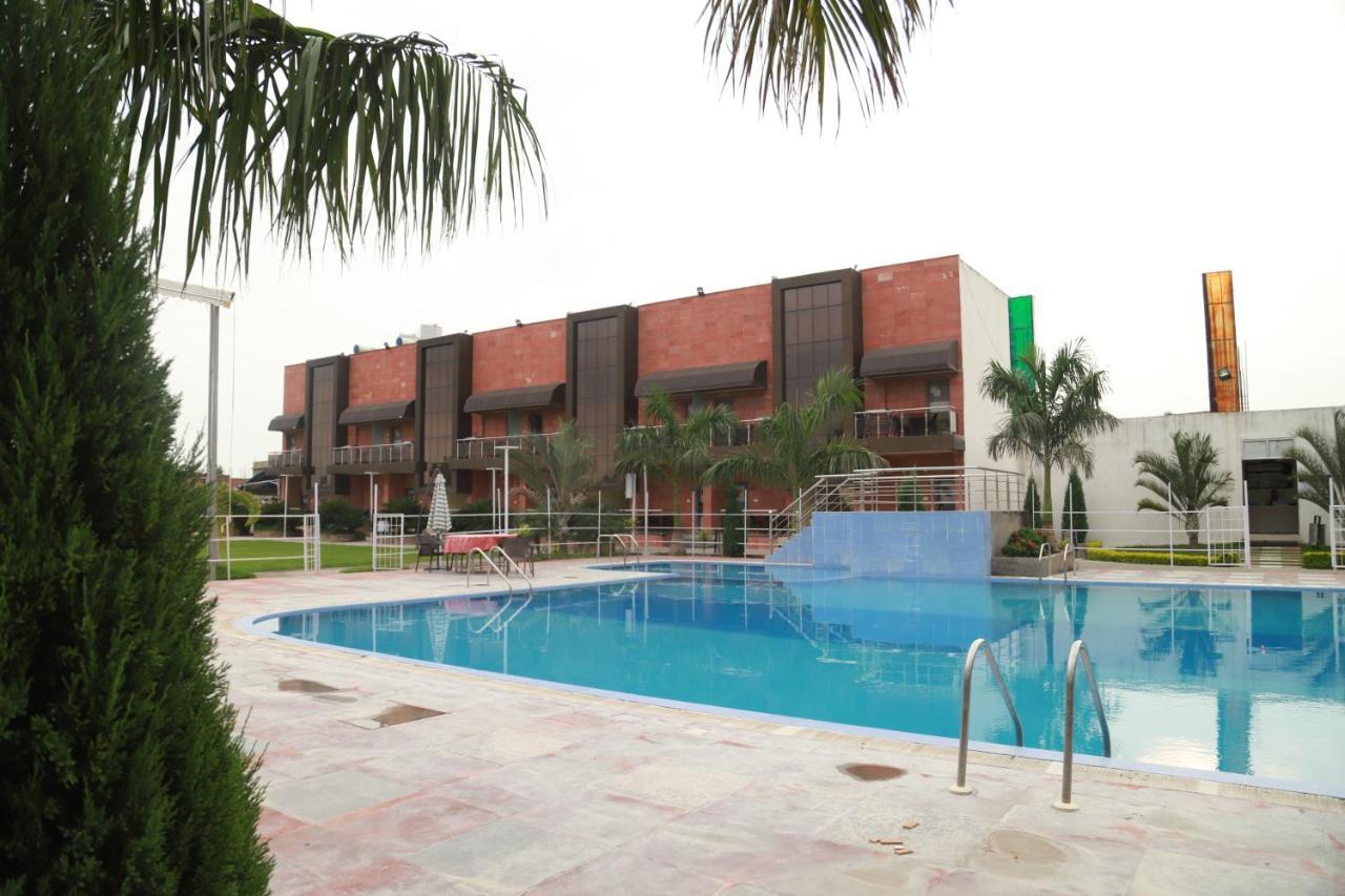 גאיה Hotel Sukhdeo Palace מראה חיצוני תמונה