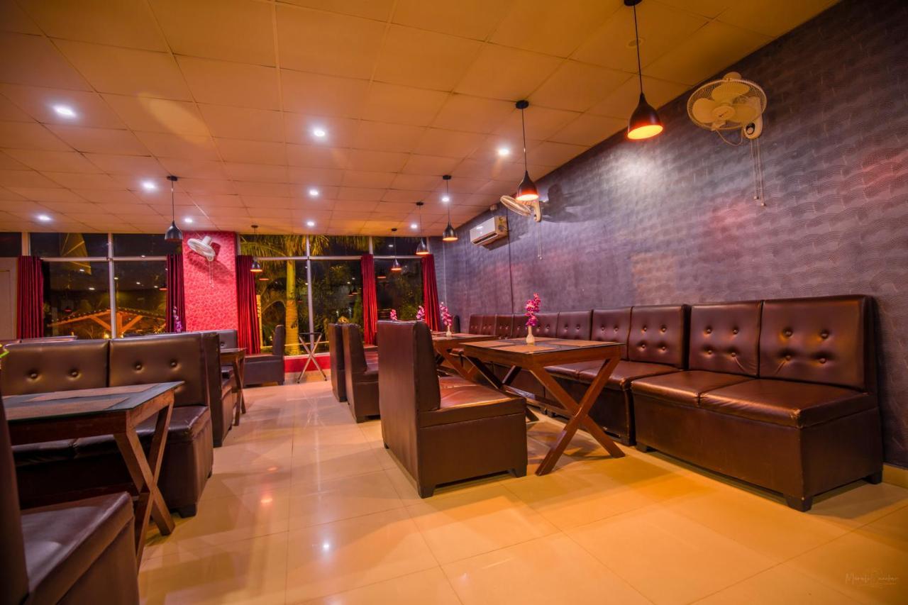 גאיה Hotel Sukhdeo Palace מראה חיצוני תמונה